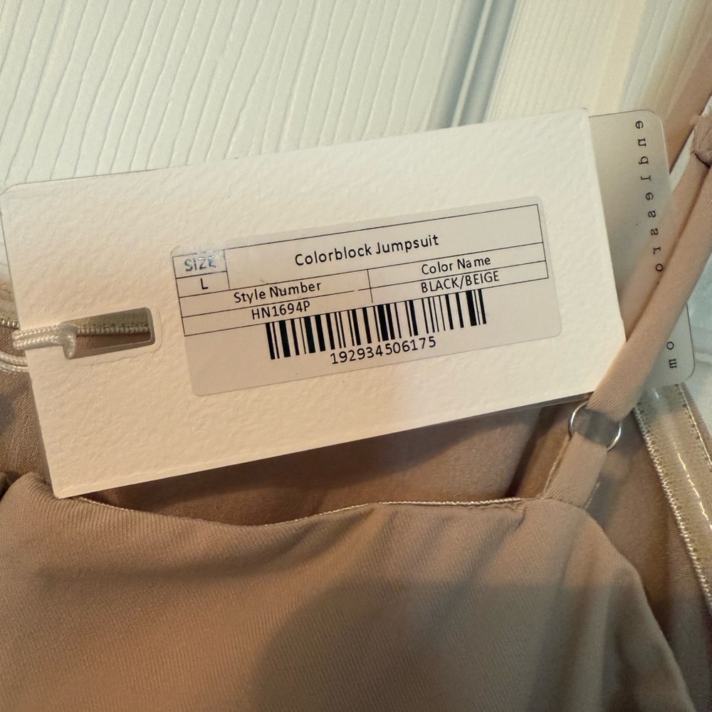 Endless Rose Cherie Color-block Black and Cream Two-Tone Jumpsuit - Picture 4 of 9